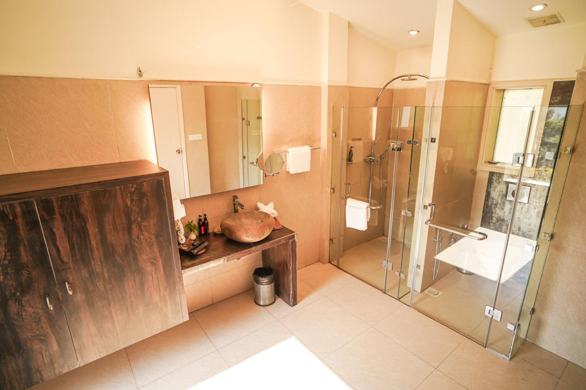 Presidential Suite (Bath Tub)